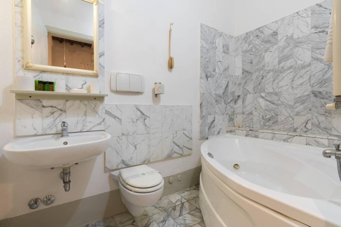 F4 - Santa Croce One Bedroom Flat 2 To 4 Guests Florence Ngoại thất bức ảnh